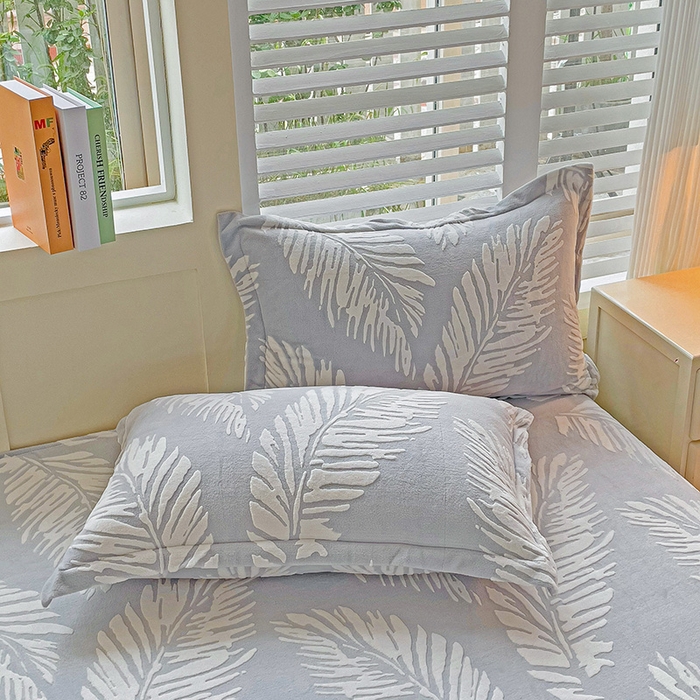 91家纺网 家纺一手货源 找家纺    名兮-2025新款秋冬加厚立体高克重浮雕绒床单款 羽毛-灰