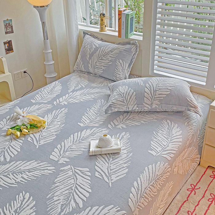 91家纺网 家纺一手货源 找家纺    名兮-2025新款秋冬加厚立体高克重浮雕绒床单款 羽毛-灰