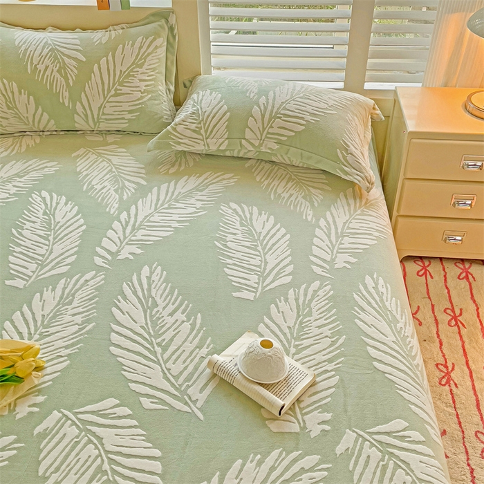 91家纺网 家纺一手货源 找家纺    名兮-2025新款秋冬加厚立体高克重浮雕绒床单款 羽毛-绿