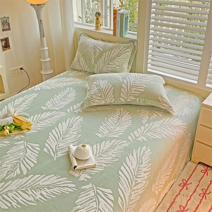 91家纺网 家纺一手货源 找家纺    名兮-2025新款秋冬加厚立体高克重浮雕绒床单款 羽毛-绿