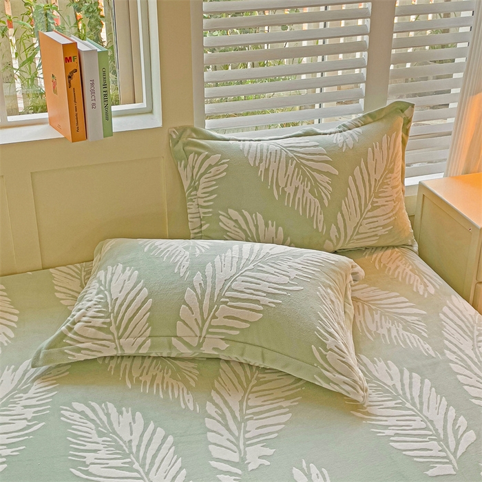 91家纺网 家纺一手货源 找家纺    名兮-2025新款秋冬加厚立体高克重浮雕绒床单款 羽毛-绿