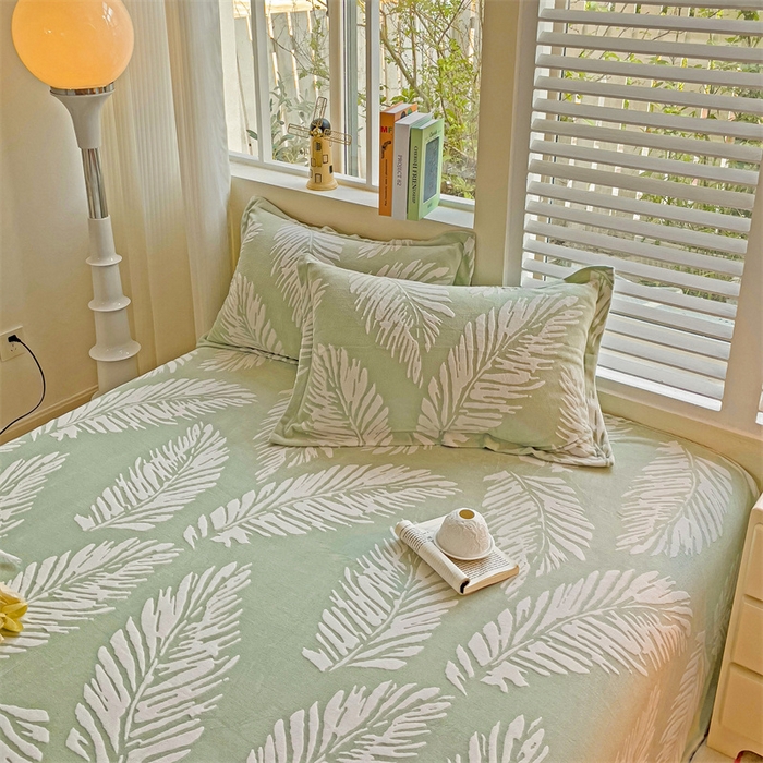 91家纺网 家纺一手货源 找家纺    名兮-2025新款秋冬加厚立体高克重浮雕绒床单款 羽毛-绿