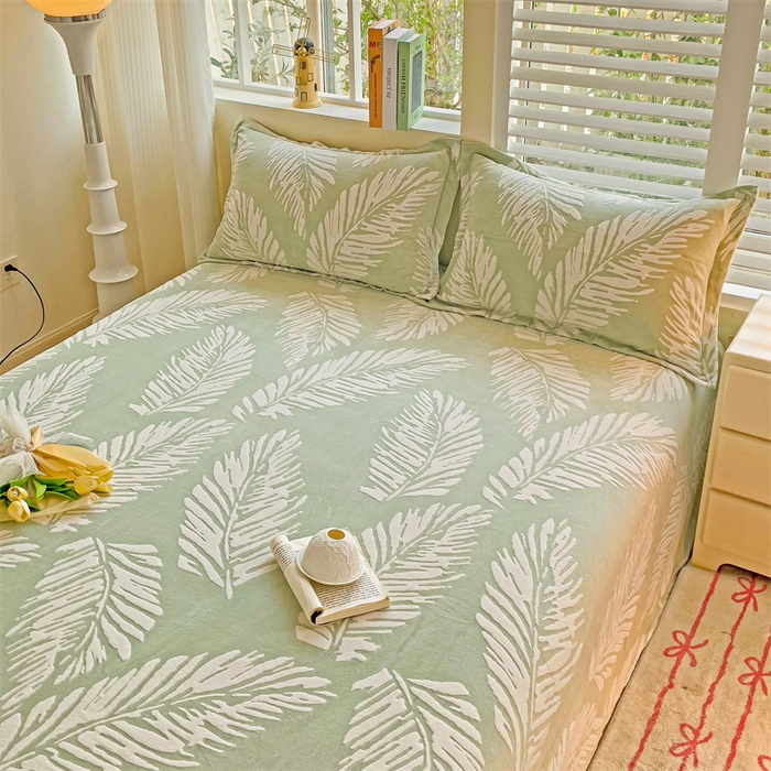91家纺网 家纺一手货源 找家纺    名兮-2025新款秋冬加厚立体高克重浮雕绒床单款 羽毛-绿