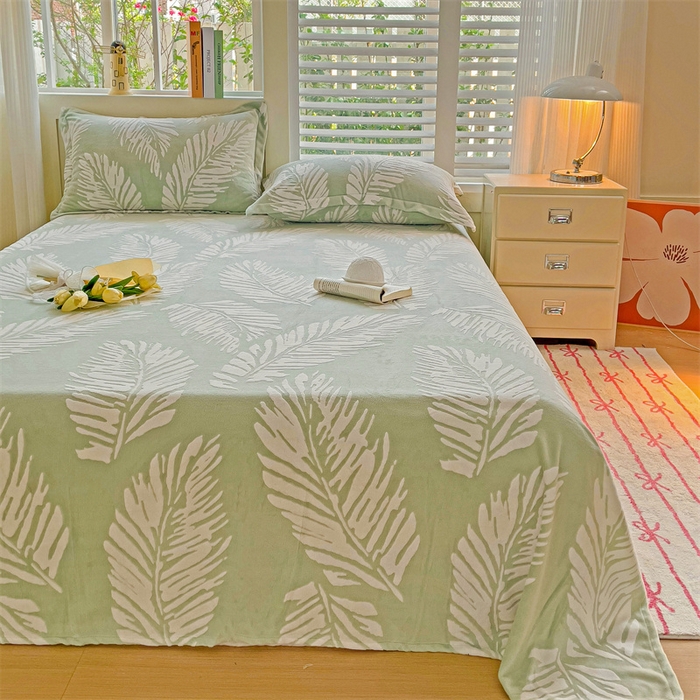 91家纺网 家纺一手货源 找家纺    名兮-2025新款秋冬加厚立体高克重浮雕绒床单款 羽毛-绿