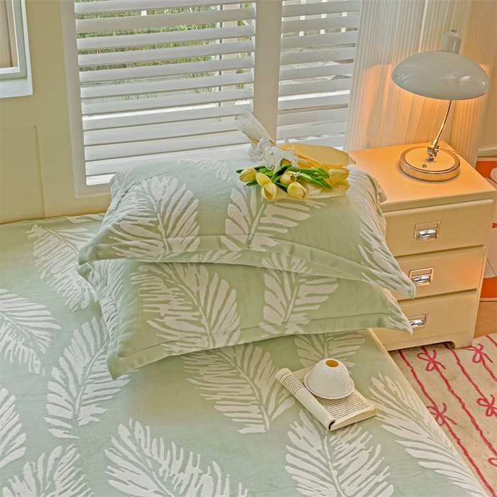 91家纺网 家纺一手货源 找家纺    名兮-2025新款秋冬加厚立体高克重浮雕绒床单款 羽毛-绿