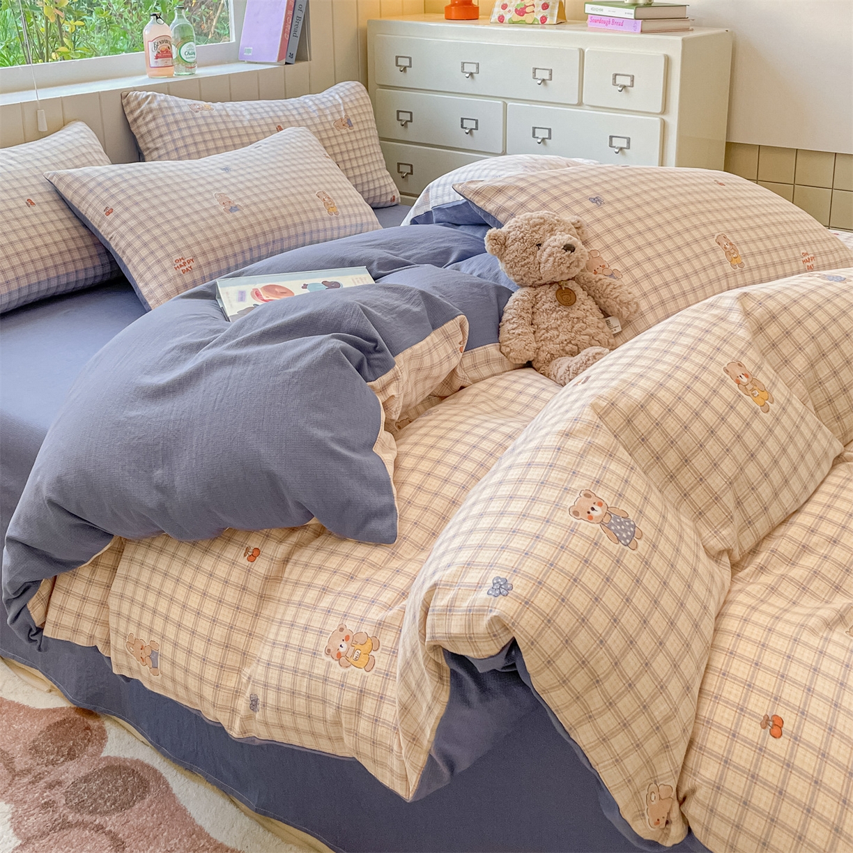 91家纺网 家纺一手货源 找家纺 如约 2025秋冬新款A类亲肤棉印花套件 方格熊