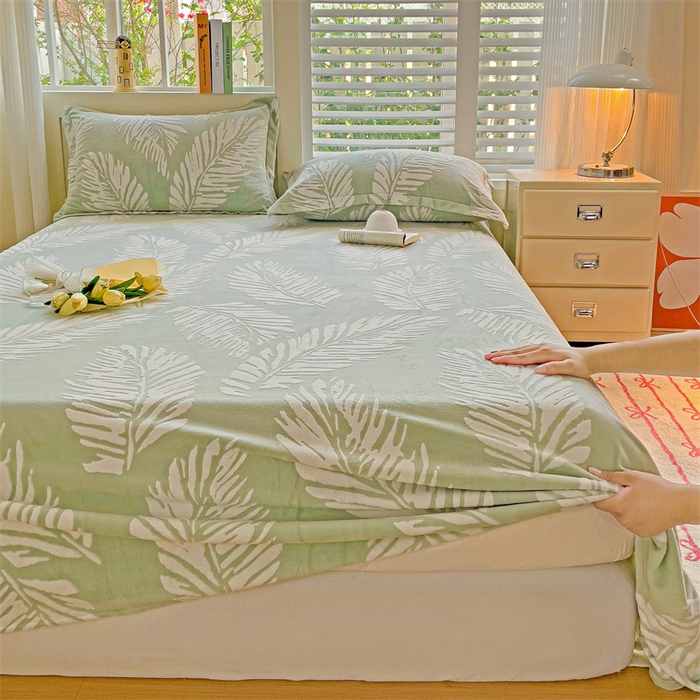 91家纺网 家纺一手货源 找家纺    名兮-2025新款秋冬加厚立体高克重浮雕绒床单款 羽毛-绿
