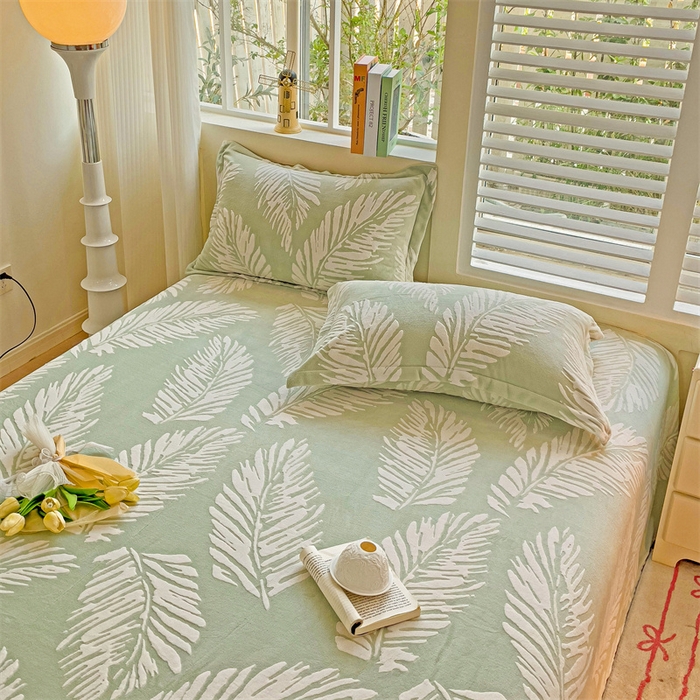 91家纺网 家纺一手货源 找家纺    名兮-2025新款秋冬加厚立体高克重浮雕绒床单款 羽毛-绿