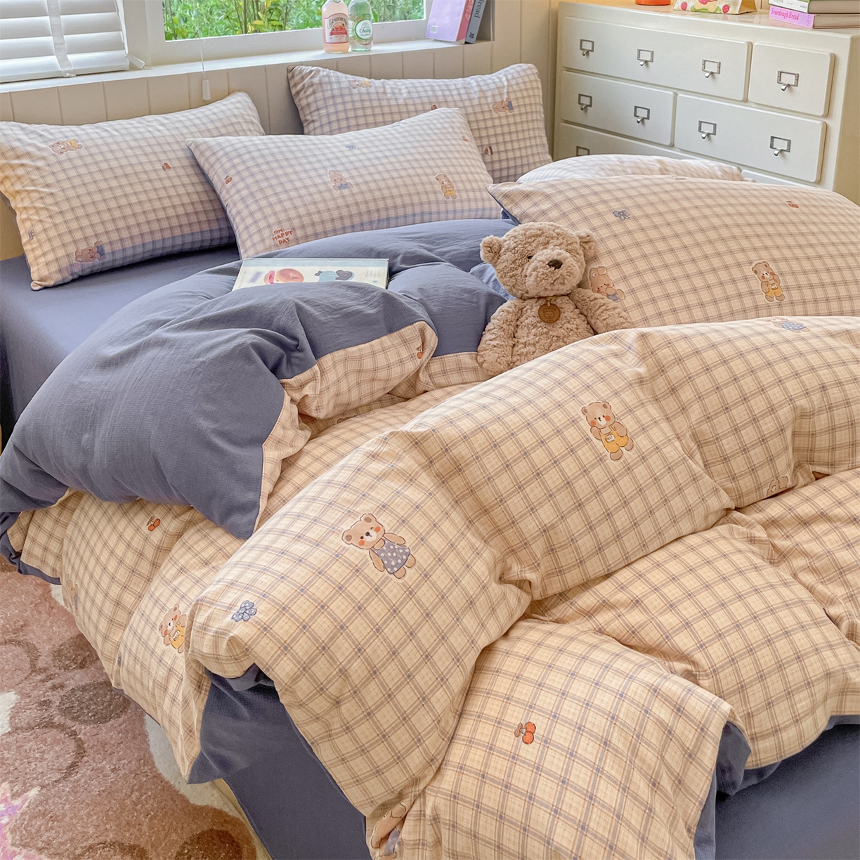 91家纺网 家纺一手货源 找家纺 如约 2025秋冬新款A类亲肤棉印花套件 方格熊