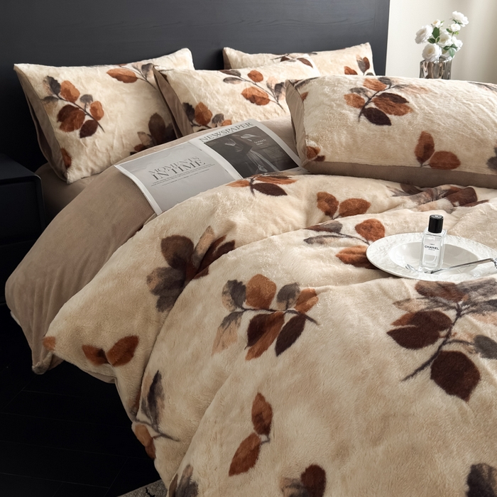 91家纺网 家纺一手货源 找家纺 九花鹿 2025新款A类高克重兔毛绒保暖印花四件套美拉德-秋实