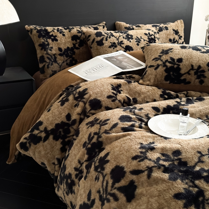 91家纺网 家纺一手货源 找家纺 九花鹿 2025新款A类高克重兔毛绒保暖印花四件套美拉德-枝蔓(咖)