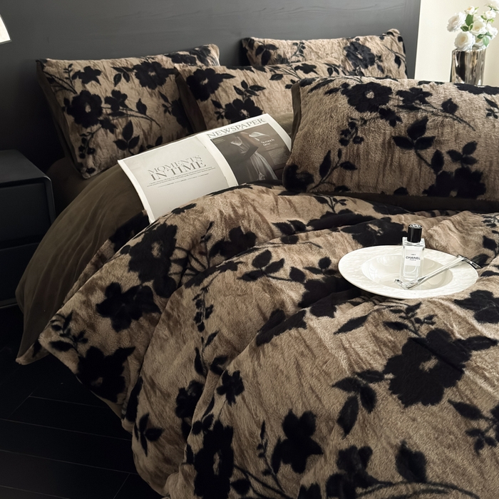 91家纺网 家纺一手货源 找家纺 九花鹿 2025新款A类高克重兔毛绒保暖印花四件套美拉德-漫漫