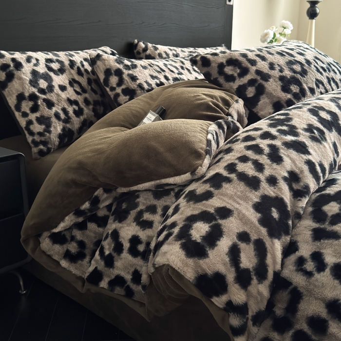 九花鹿 2025新款A类高克重兔毛绒保暖印花四件套美拉德-豹纹(钛灰)