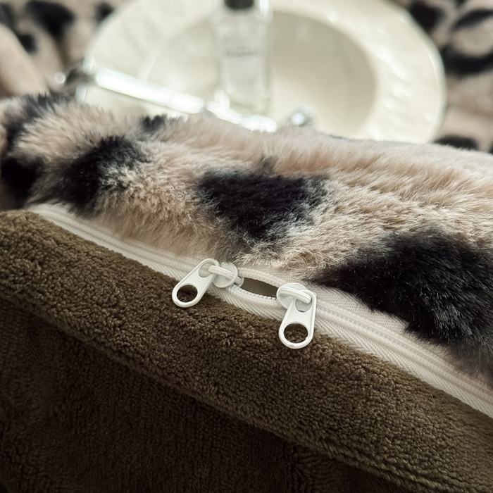 91家纺网 家纺一手货源 找家纺 九花鹿 2025新款A类高克重兔毛绒保暖印花四件套美拉德-豹纹(钛灰)