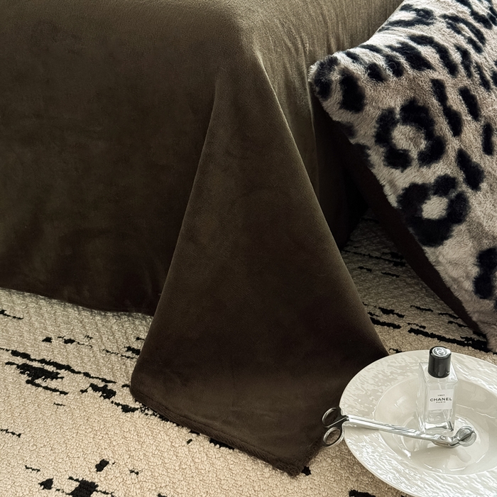 91家纺网 家纺一手货源 找家纺 九花鹿 2025新款A类高克重兔毛绒保暖印花四件套美拉德-豹纹(钛灰)