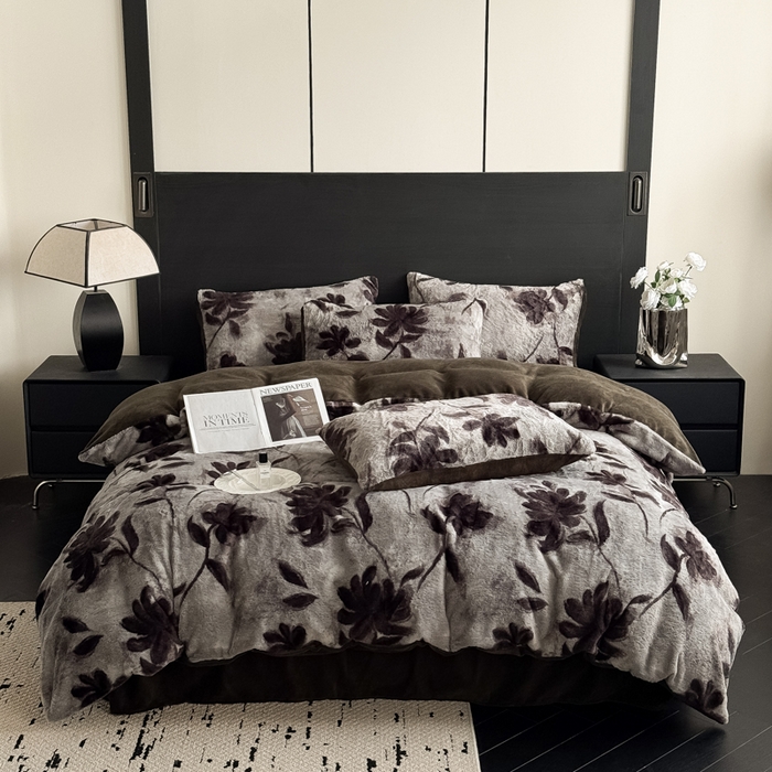 91家纺网 家纺一手货源 找家纺 九花鹿 2025新款A类高克重兔毛绒保暖印花四件套美拉德-春日序曲