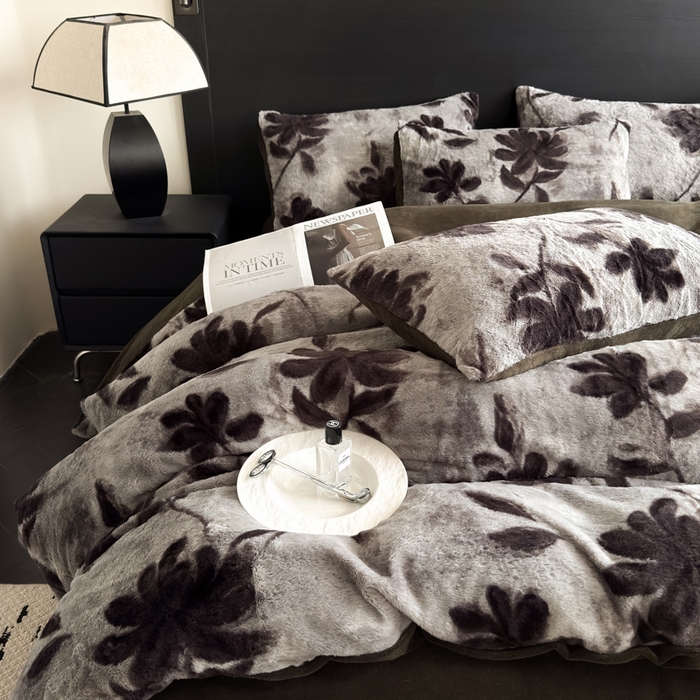 91家纺网 家纺一手货源 找家纺 九花鹿 2025新款A类高克重兔毛绒保暖印花四件套美拉德-春日序曲