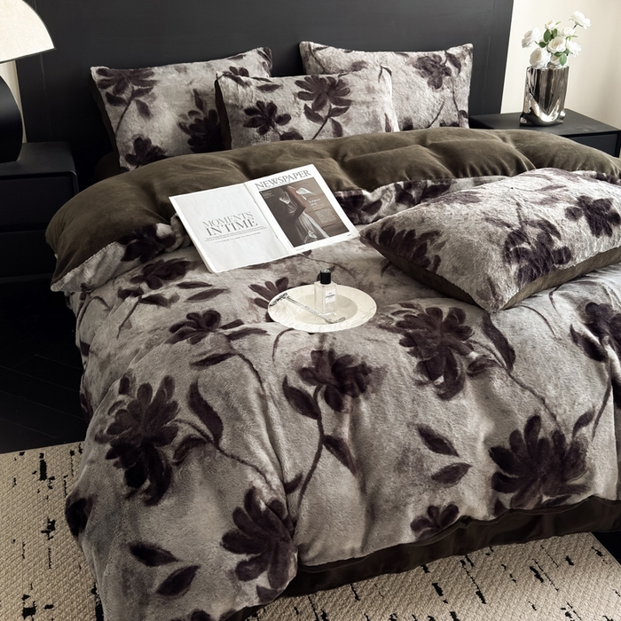 91家纺网 家纺一手货源 找家纺 九花鹿 2025新款A类高克重兔毛绒保暖印花四件套美拉德-春日序曲