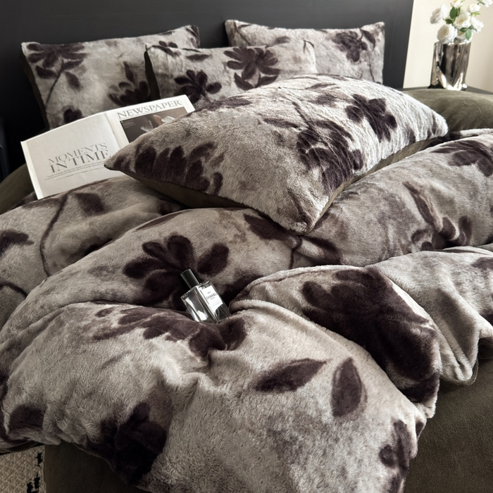 91家纺网 家纺一手货源 找家纺 九花鹿 2025新款A类高克重兔毛绒保暖印花四件套美拉德-春日序曲