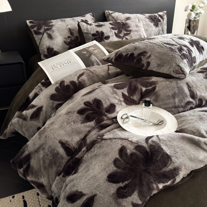 91家纺网 家纺一手货源 找家纺 九花鹿 2025新款A类高克重兔毛绒保暖印花四件套美拉德-春日序曲