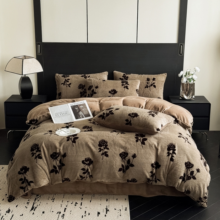 91家纺网 家纺一手货源 找家纺 九花鹿 2025新款A类高克重兔毛绒保暖印花四件套美拉德-玫瑰花语