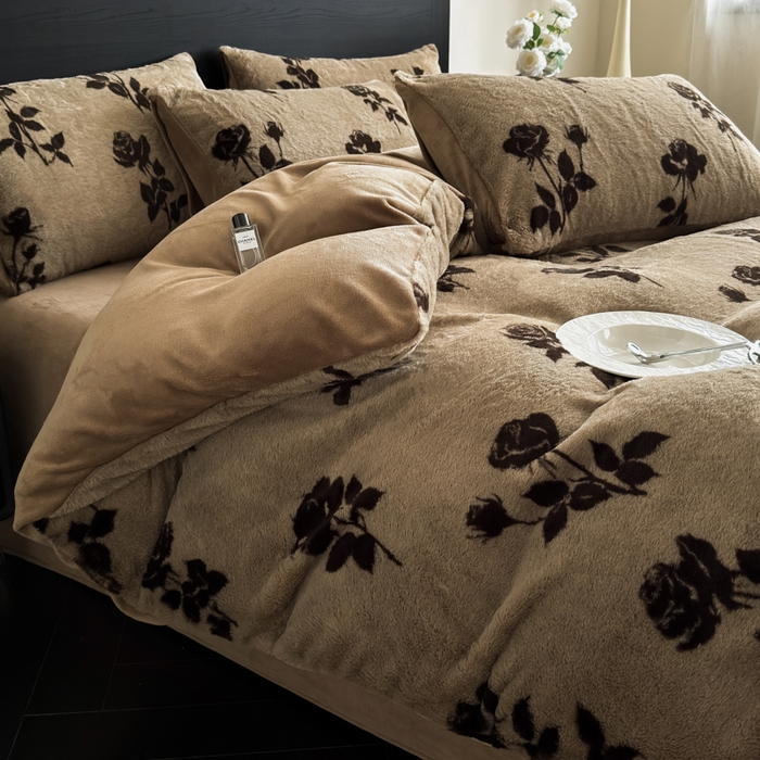 91家纺网 家纺一手货源 找家纺 九花鹿 2025新款A类高克重兔毛绒保暖印花四件套美拉德-玫瑰花语