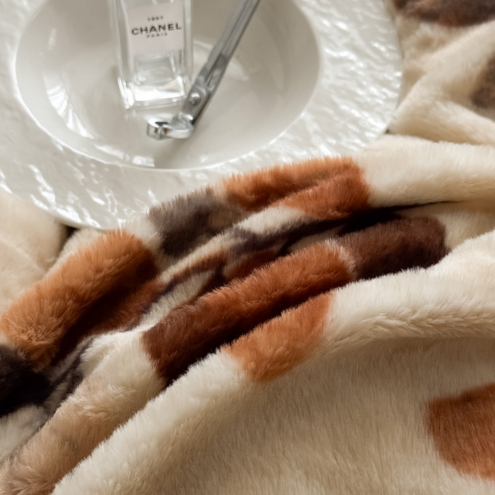 91家纺网 家纺一手货源 找家纺 九花鹿 2025新款A类高克重兔毛绒保暖印花四件套美拉德-秋实