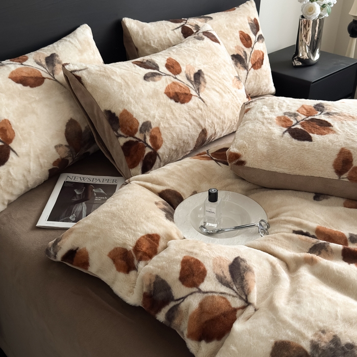 91家纺网 家纺一手货源 找家纺 九花鹿 2025新款A类高克重兔毛绒保暖印花四件套美拉德-秋实