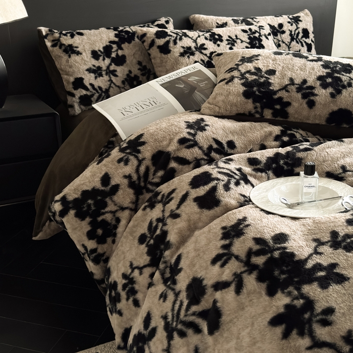 91家纺网 家纺一手货源 找家纺 九花鹿 2025新款A类高克重兔毛绒保暖印花四件套美拉德-枝蔓