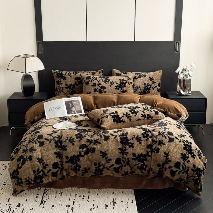 91家纺网 家纺一手货源 找家纺 九花鹿 2025新款A类高克重兔毛绒保暖印花四件套美拉德-枝蔓(咖)