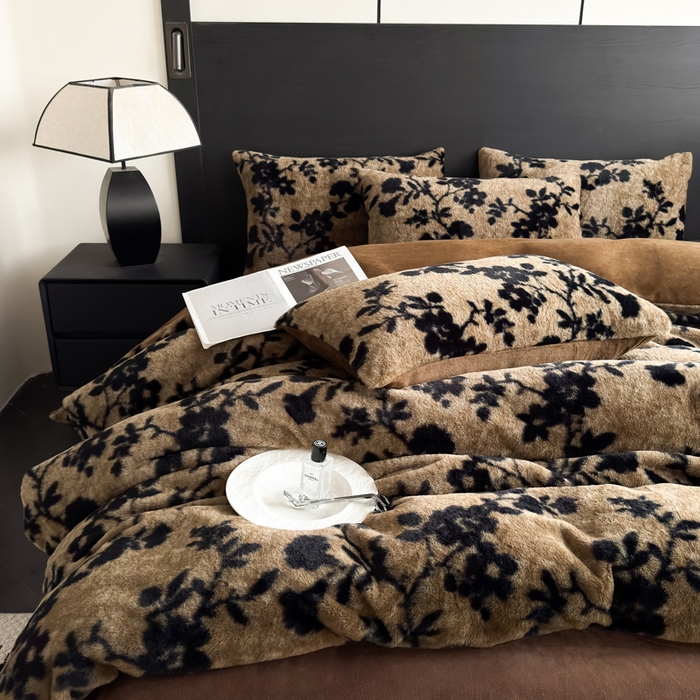 91家纺网 家纺一手货源 找家纺 九花鹿 2025新款A类高克重兔毛绒保暖印花四件套美拉德-枝蔓(咖)