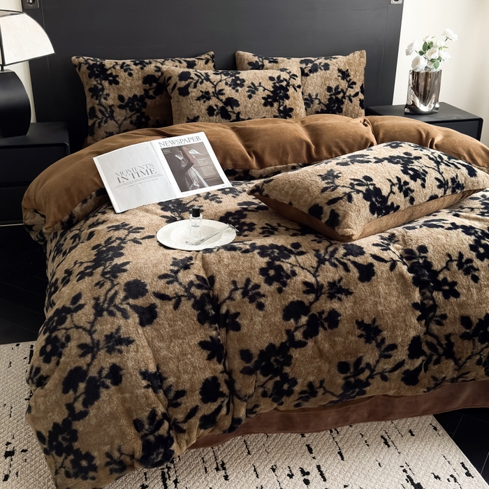 91家纺网 家纺一手货源 找家纺 九花鹿 2025新款A类高克重兔毛绒保暖印花四件套美拉德-枝蔓(咖)