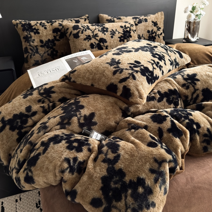 91家纺网 家纺一手货源 找家纺 九花鹿 2025新款A类高克重兔毛绒保暖印花四件套美拉德-枝蔓(咖)