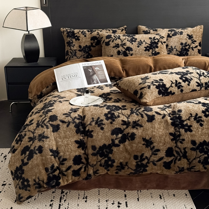 91家纺网 家纺一手货源 找家纺 九花鹿 2025新款A类高克重兔毛绒保暖印花四件套美拉德-枝蔓(咖)