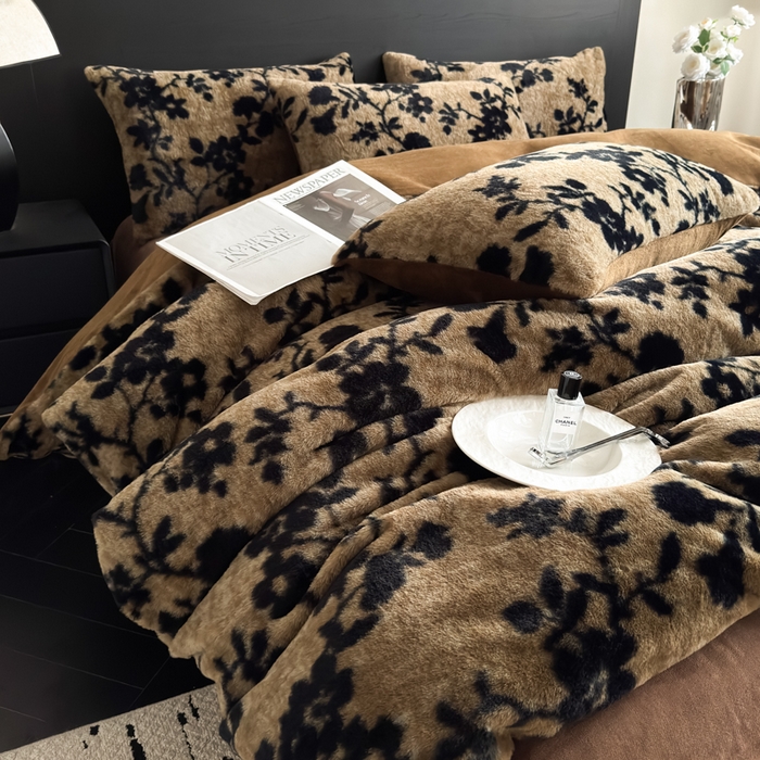 91家纺网 家纺一手货源 找家纺 九花鹿 2025新款A类高克重兔毛绒保暖印花四件套美拉德-枝蔓(咖)