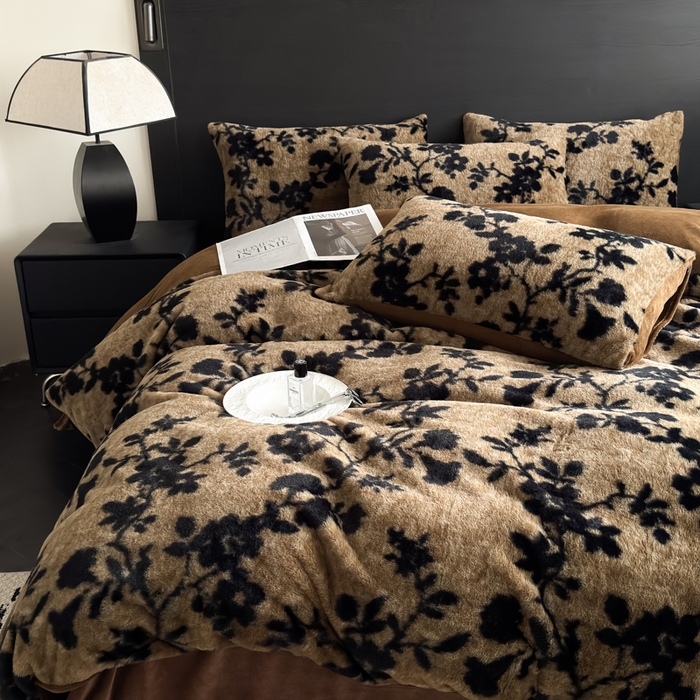 91家纺网 家纺一手货源 找家纺 九花鹿 2025新款A类高克重兔毛绒保暖印花四件套美拉德-枝蔓(咖)