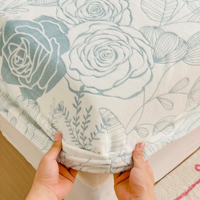 91家纺网 家纺一手货源 找家纺 名兮-2025新款立体高克重加厚浮雕绒单床笠款 朵美-蓝