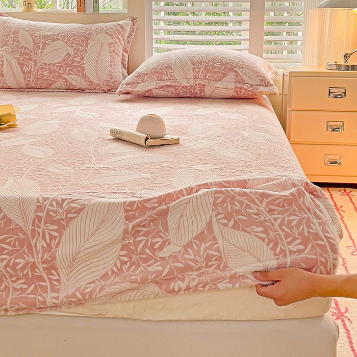 91家纺网 家纺一手货源 找家纺 名兮-2025新款立体高克重加厚浮雕绒单床笠款 千叶-粉