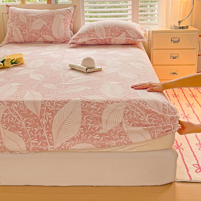 91家纺网 家纺一手货源 找家纺 名兮-2025新款立体高克重加厚浮雕绒单床笠款 千叶-粉