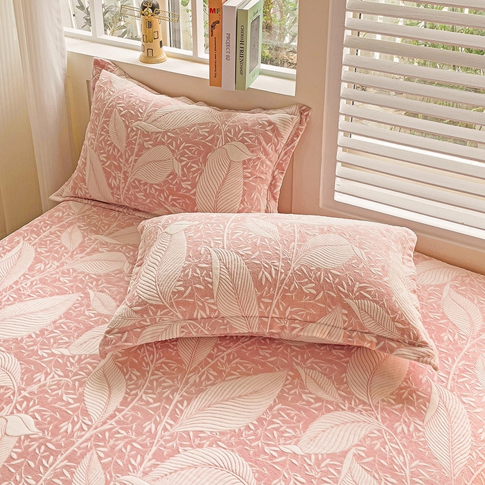 91家纺网 家纺一手货源 找家纺 名兮-2025新款立体高克重加厚浮雕绒单床笠款 千叶-粉