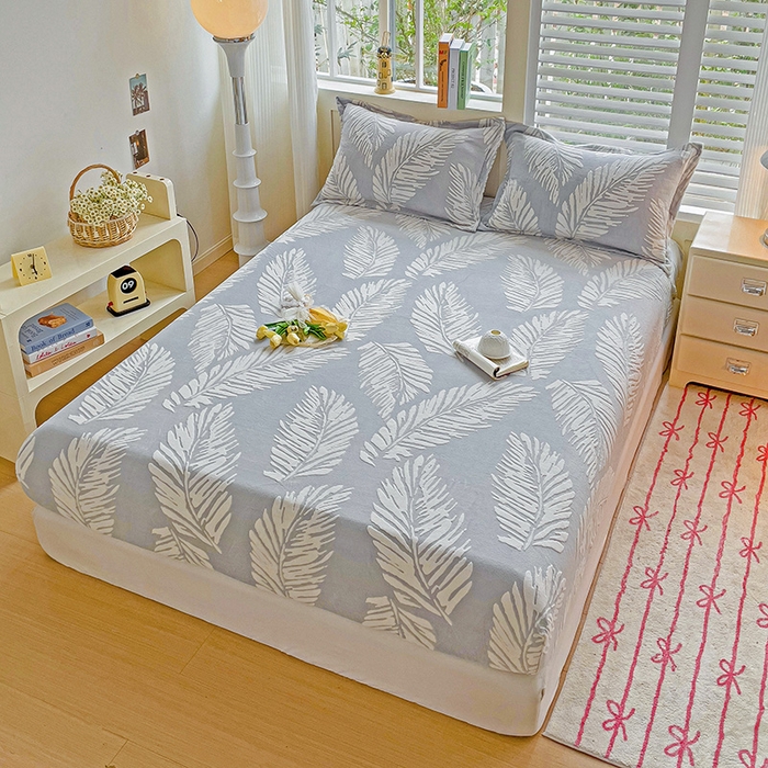 91家纺网 家纺一手货源 找家纺 名兮-2025新款立体高克重加厚浮雕绒单床笠款 羽毛-灰