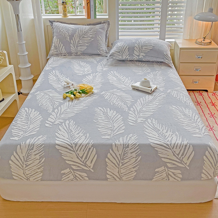 91家纺网 家纺一手货源 找家纺 名兮-2025新款立体高克重加厚浮雕绒单床笠款 羽毛-灰