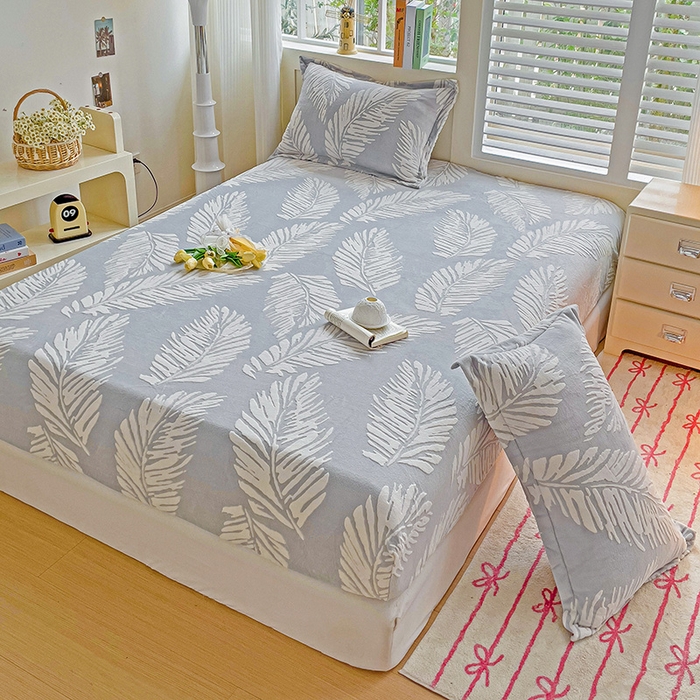 91家纺网 家纺一手货源 找家纺 名兮-2025新款立体高克重加厚浮雕绒单床笠款 羽毛-灰