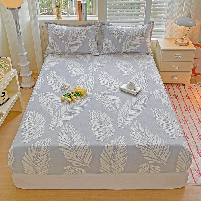 91家纺网 家纺一手货源 找家纺 名兮-2025新款立体高克重加厚浮雕绒单床笠款 羽毛-灰