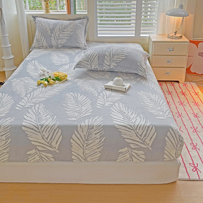 91家纺网 家纺一手货源 找家纺 名兮-2025新款立体高克重加厚浮雕绒单床笠款 羽毛-灰