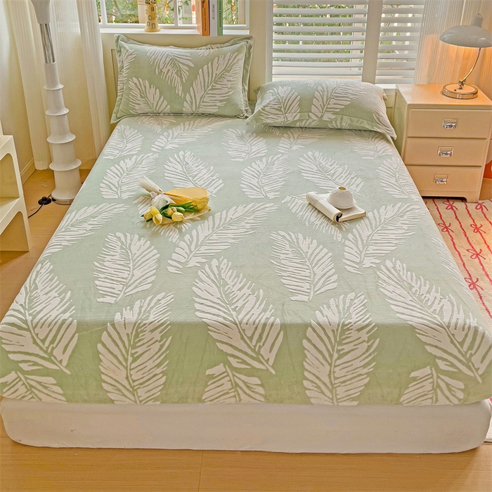 91家纺网 家纺一手货源 找家纺 名兮-2025新款立体高克重加厚浮雕绒单床笠款 羽毛-绿