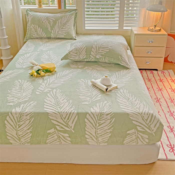 91家纺网 家纺一手货源 找家纺 名兮-2025新款立体高克重加厚浮雕绒单床笠款 羽毛-绿