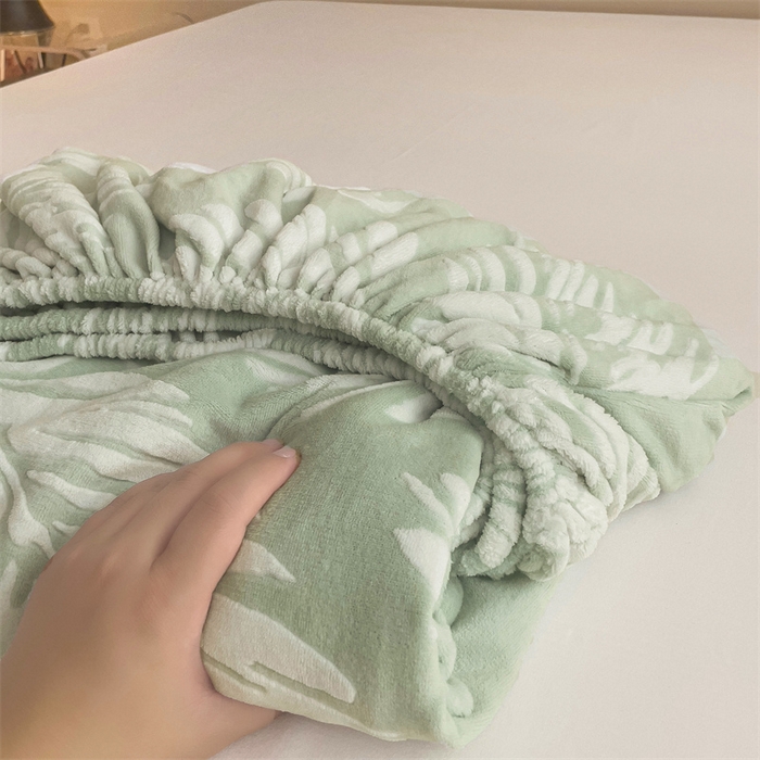 名兮-2025新款立体高克重加厚浮雕绒单床笠款 羽毛-绿