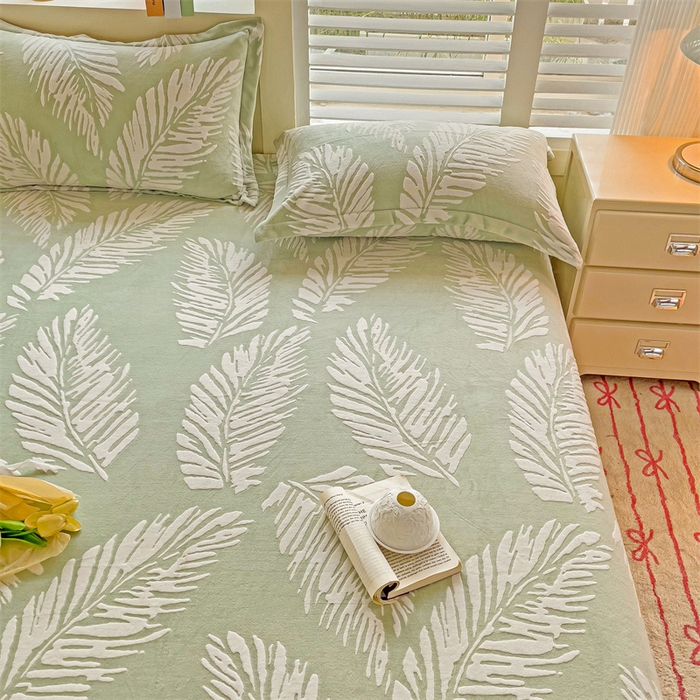 91家纺网 家纺一手货源 找家纺 名兮-2025新款立体高克重加厚浮雕绒单床笠款 羽毛-绿