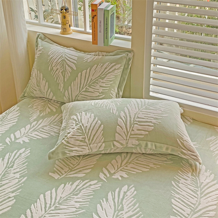 91家纺网 家纺一手货源 找家纺 名兮-2025新款立体高克重加厚浮雕绒单床笠款 羽毛-绿